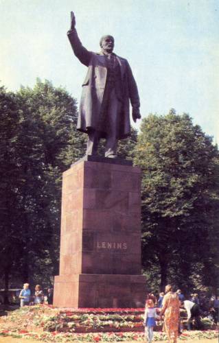Памятник Ленину в Риге
